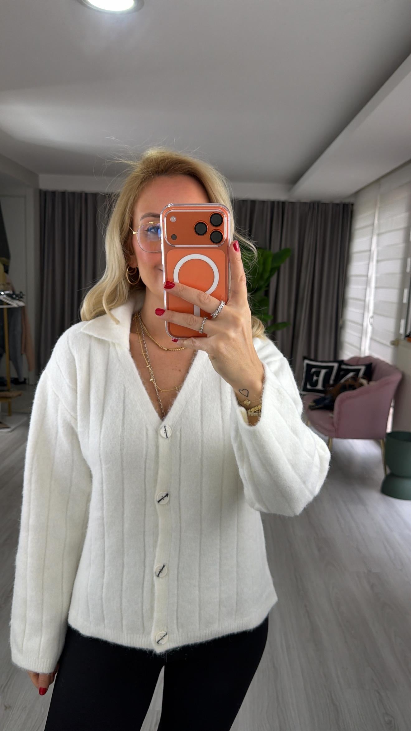 V Yaka Ekru Yumoş Hırka