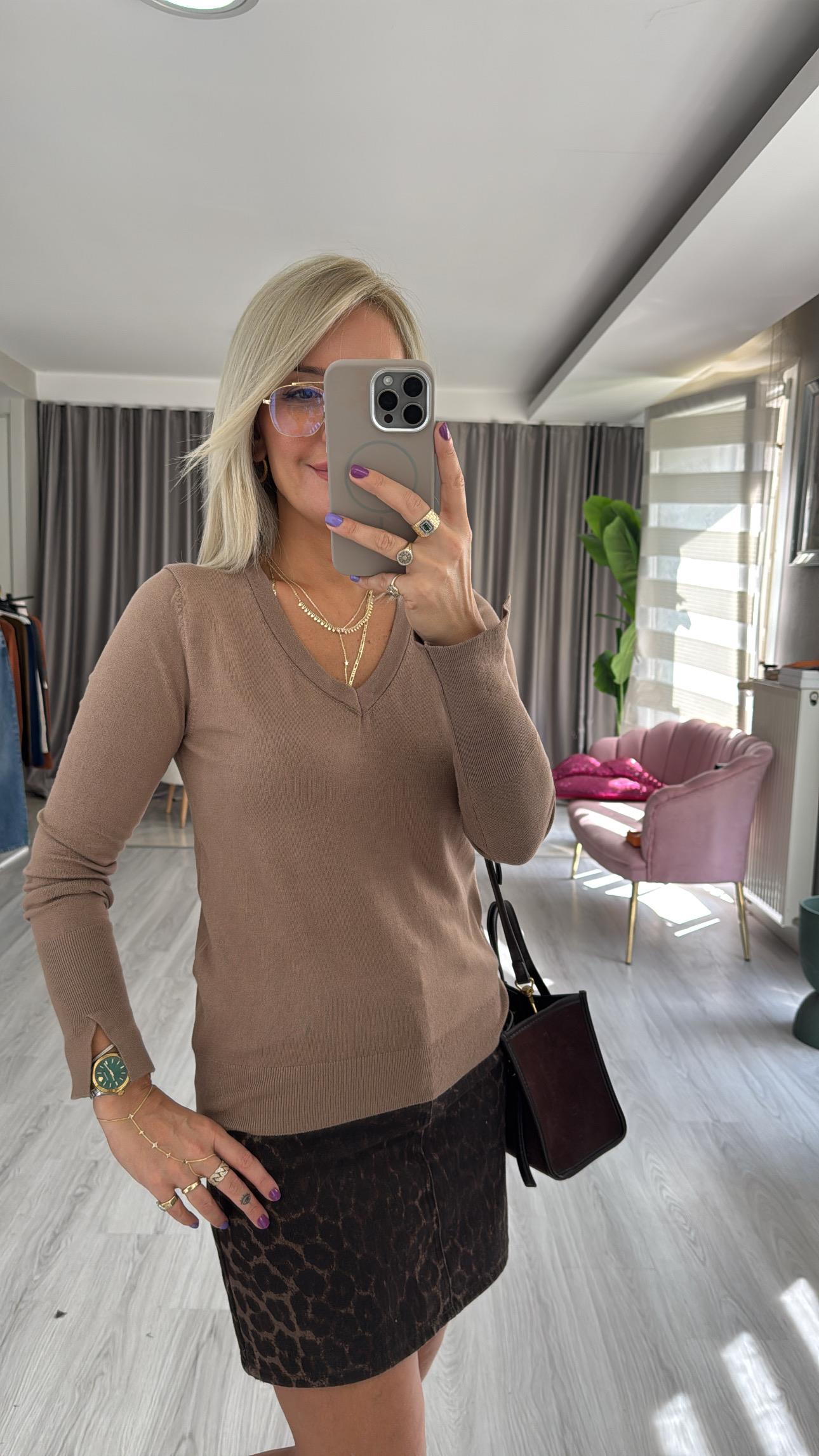 V Yaka Kolu Yırtmaçlı  Koyu Vizon Dilvin Triko 