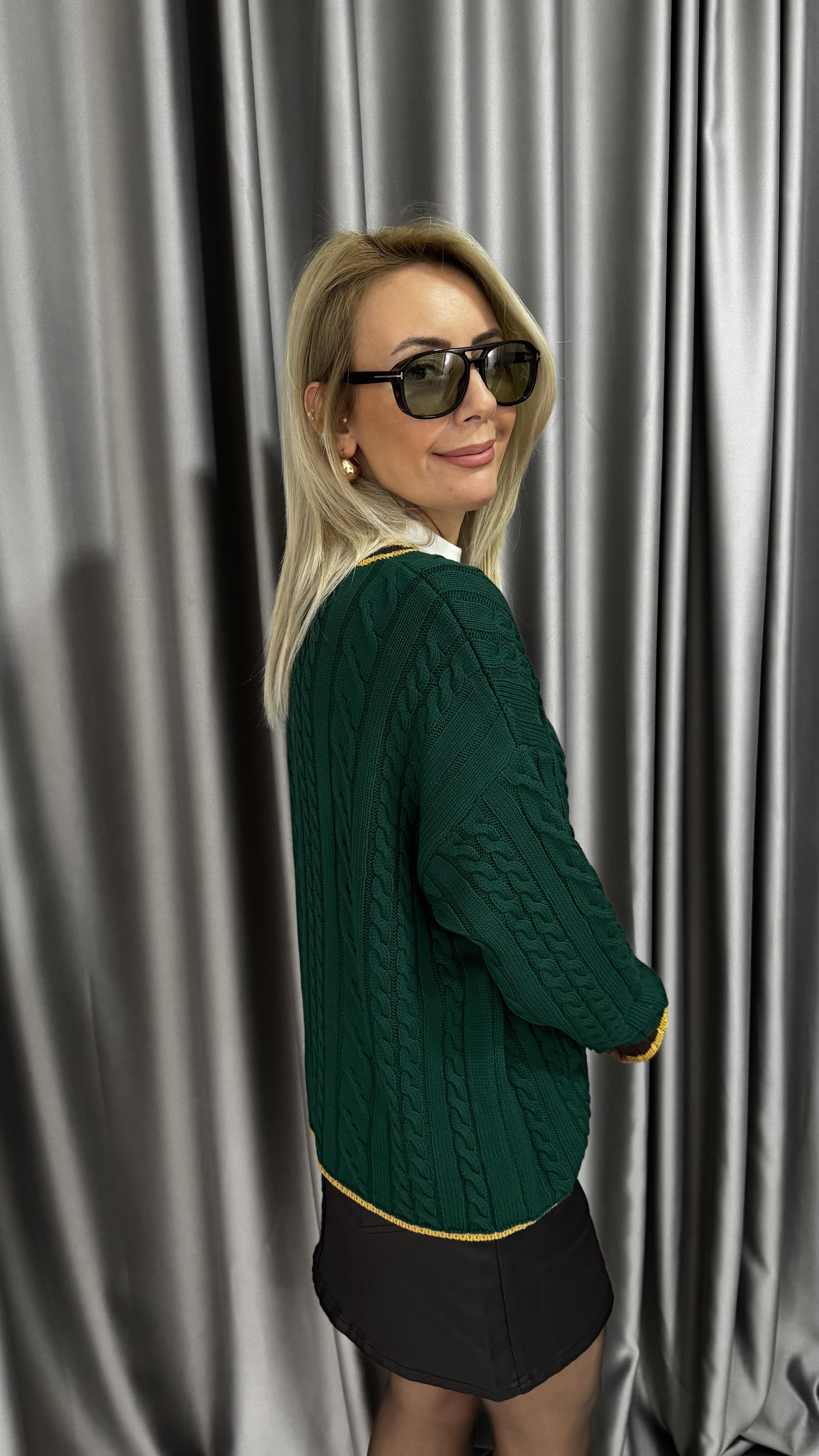 V Yaka Camel Biyeli Yeşil Triko Hırka