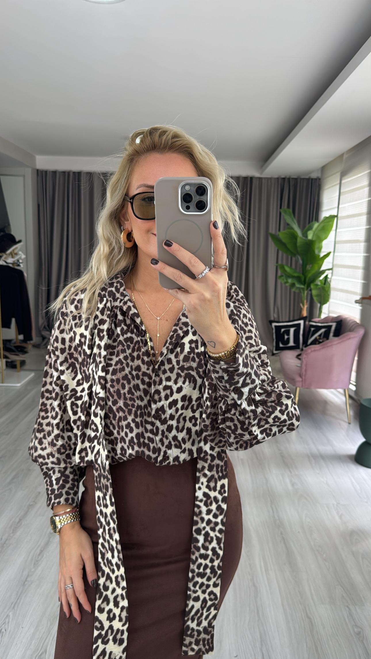 Yakadan Bağlamalı Leopar Tasarım Gömlek