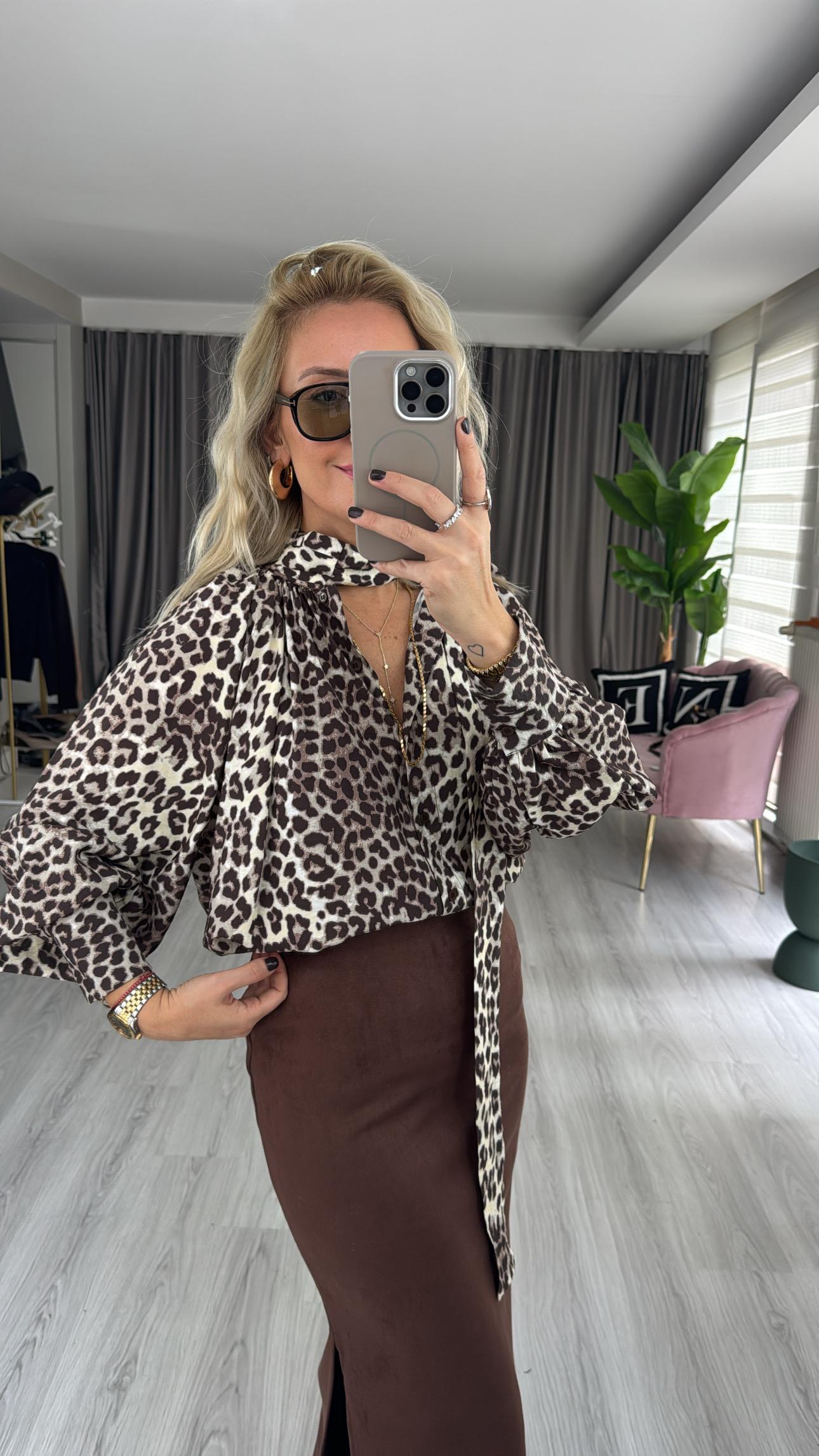 Yakadan Bağlamalı Leopar Tasarım Gömlek