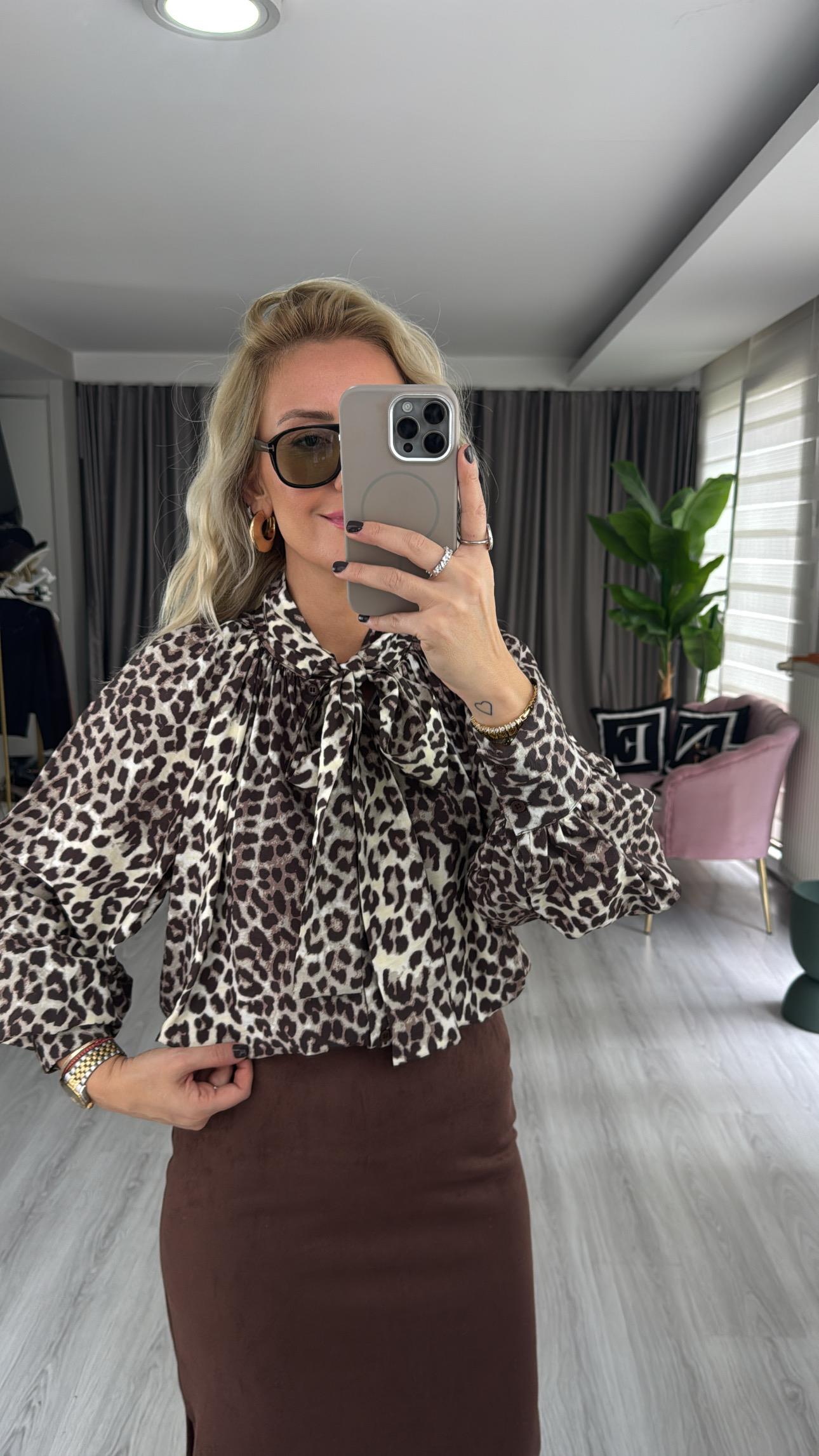 Yakadan Bağlamalı Leopar Tasarım Gömlek