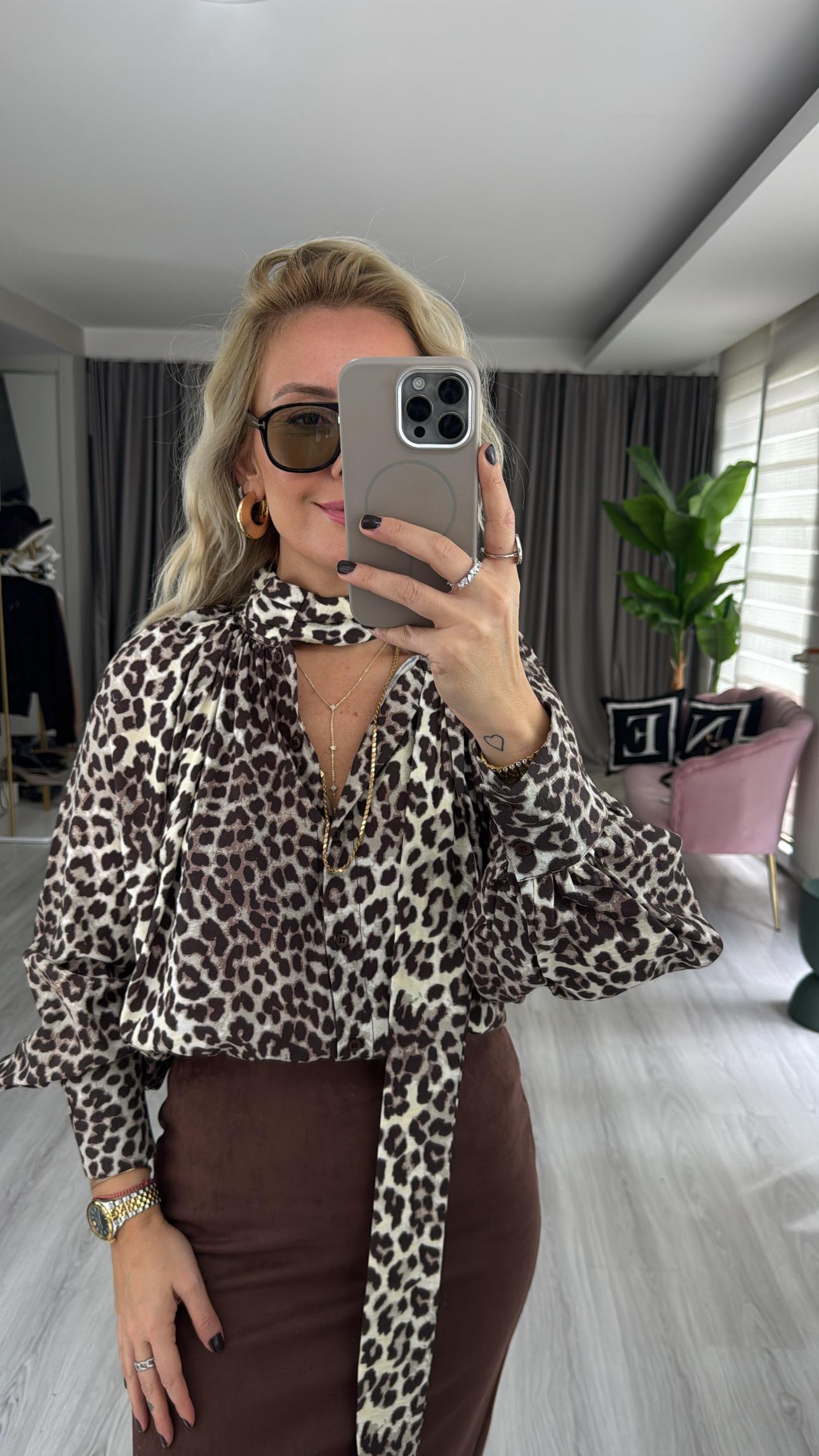 Yakadan Bağlamalı Leopar Tasarım Gömlek