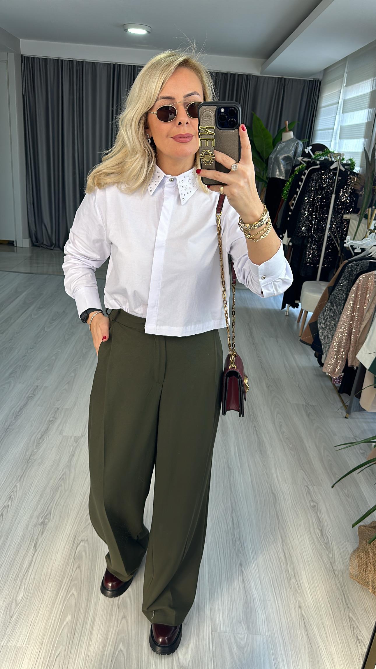 YAKASI ZIMBALI BEYAZ POPLİN GÖMLEK
