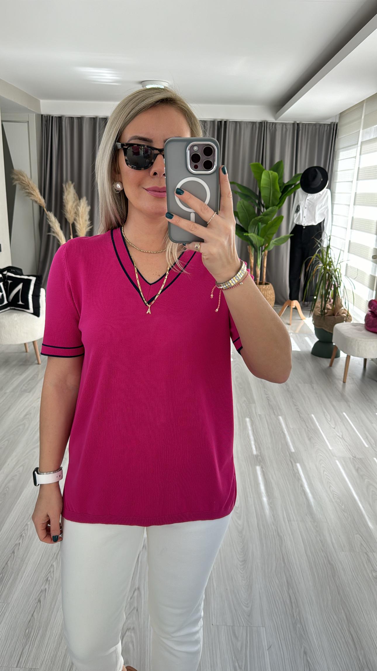 YARIM KOL, LACİVERT ŞERİTLİ, V YAKA FUŞYA MERSERİZE TRİKO