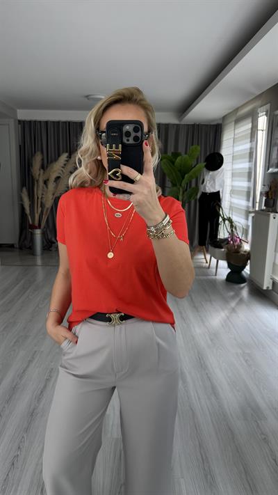 %100 PAMUKLU ARKASI UZUN KIRMIZI TİŞÖRT