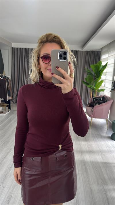 Aksesuar Detaylı Balıkçı Yaka Bordo Triko