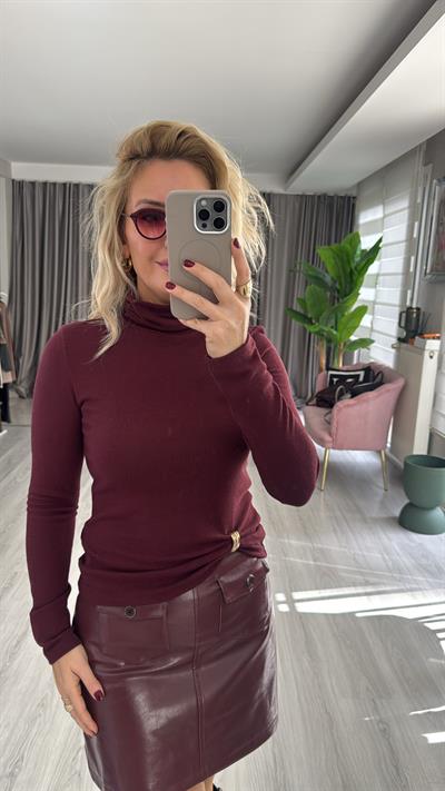 Aksesuar Detaylı Balıkçı Yaka Bordo Triko