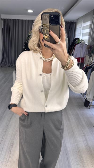 ASKILI BLUZLU, BALON KOL EKRU TRİKO TAKIM