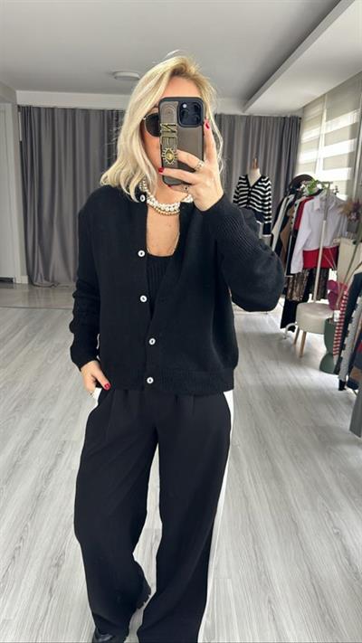 ASKILI BLUZLU, BALON KOL SİYAH TRİKO TAKIM