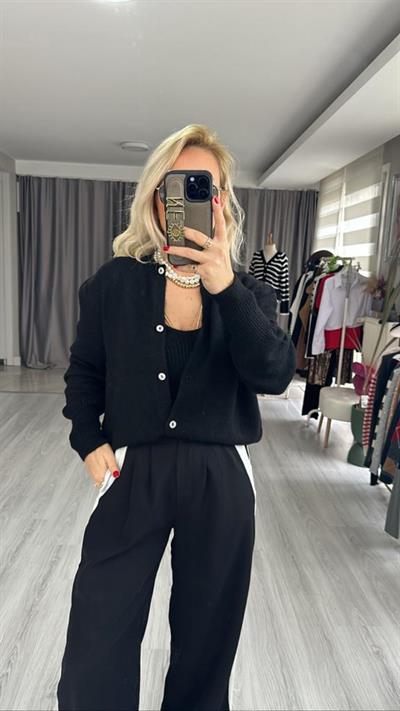 ASKILI BLUZLU, BALON KOL SİYAH TRİKO TAKIM