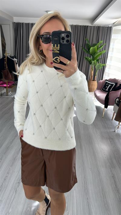 Baklava Desen Yumuşacık Önü ve Kolu Taşlı Ekru Triko