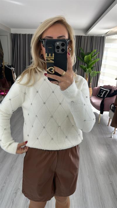 Baklava Desen Yumuşacık Önü ve Kolu Taşlı Ekru Triko