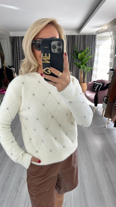 Baklava Desen Yumuşacık Önü ve Kolu Taşlı Ekru Triko