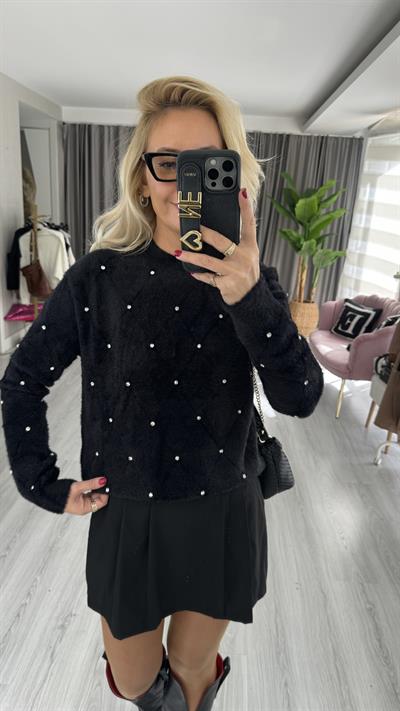 Baklava Desen Yumuşacık Önü ve Kolu Taşlı Siyah Triko