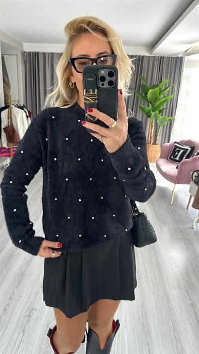 Baklava Desen Yumuşacık Önü ve Kolu Taşlı Siyah Triko