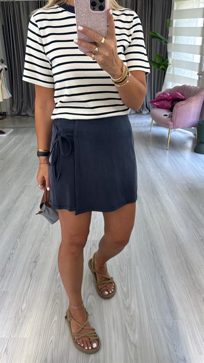 Bel Arkası Lastikli Modal Lacivert Şort Etek