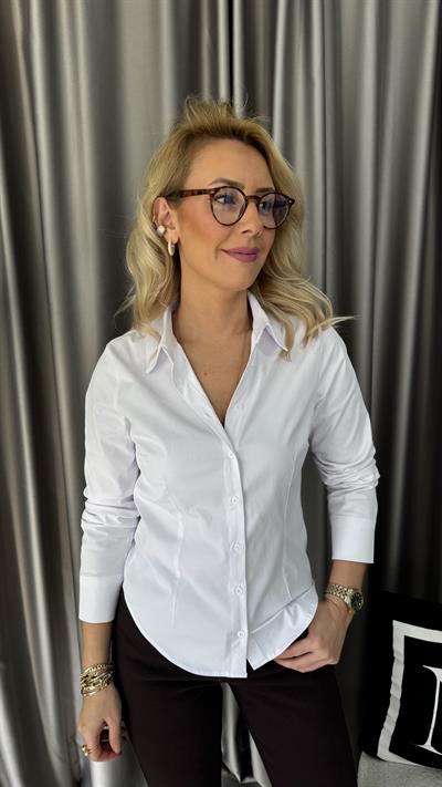 Bele Oturan Likralı Beyaz Gömlek