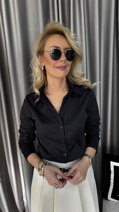 Bele Oturan Likralı Siyah Gömlek