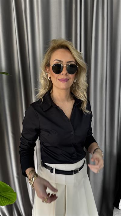 Bele Oturan Likralı Siyah Gömlek