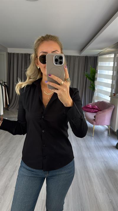 Bele Oturan Pamuklu Siyah Gömlek