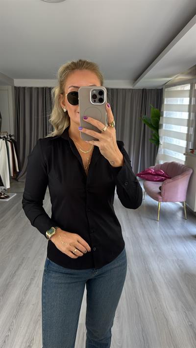 Bele Oturan Pamuklu Siyah Gömlek