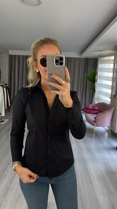 Bele Oturan Pamuklu Siyah Gömlek