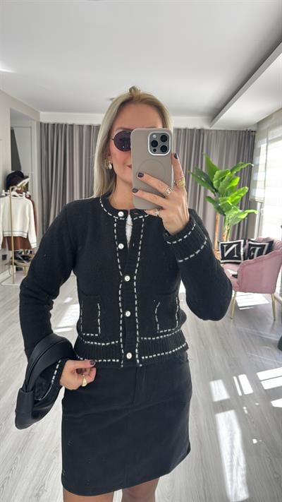 Beyaz Biyeli Cepli Siyah Triko Hırka