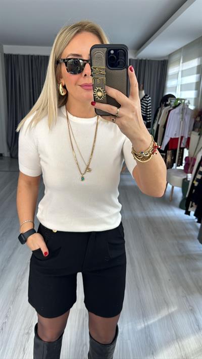 BİSİKLET YAKA ARKASI DÜĞMELİ EKRU YARIM KOL TRİKO