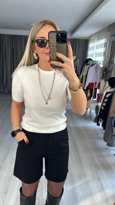 BİSİKLET YAKA ARKASI DÜĞMELİ EKRU YARIM KOL TRİKO