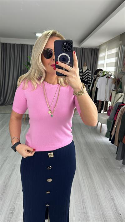 BİSİKLET YAKA ARKASI DÜĞMELİ PEMBE YARIM KOL TRİKO