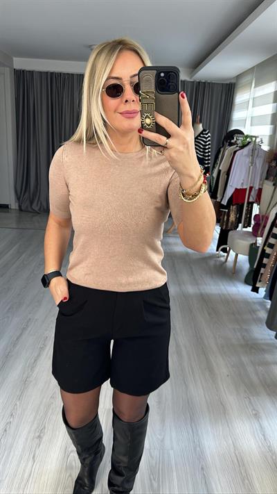 BİSİKLET YAKA ARKASI DÜĞMELİ VİZON YARIM KOL TRİKO