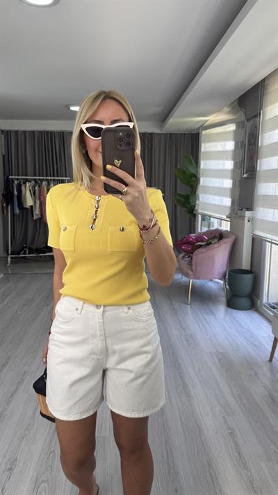 Bisiklet Yaka Düğme Detaylı Sarı Triko Bluz