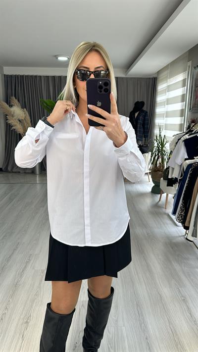 ÇAPRAZ SIRT DETAYLI BEYAZ BF GÖMLEK