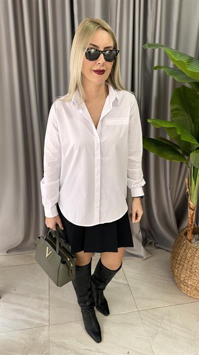 ÇAPRAZ SIRT DETAYLI BEYAZ BF GÖMLEK