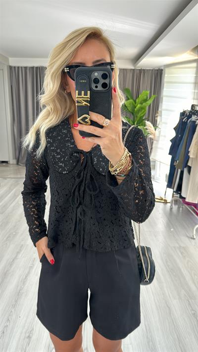 Dantel Bağlamalı Siyah Bluz