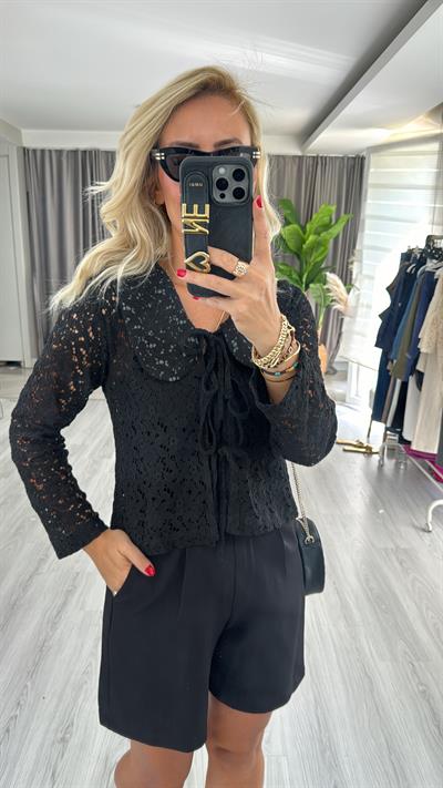 Dantel Bağlamalı Siyah Bluz