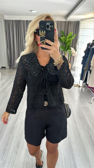 Dantel Bağlamalı Siyah Bluz