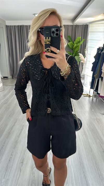 Dantel Bağlamalı Siyah Bluz