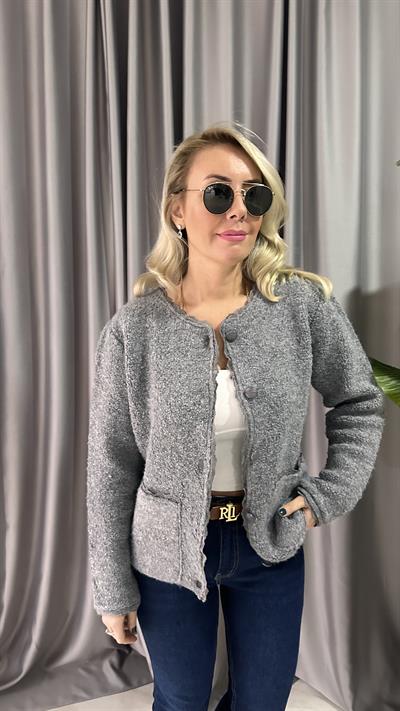 DANTEL DETAYLI DERİ DÜĞMELİ  ÖNDEN CEPLİ GRİ HIRKA