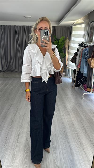 Dantel Detaylı Fırfırlı Beyaz Gömlek