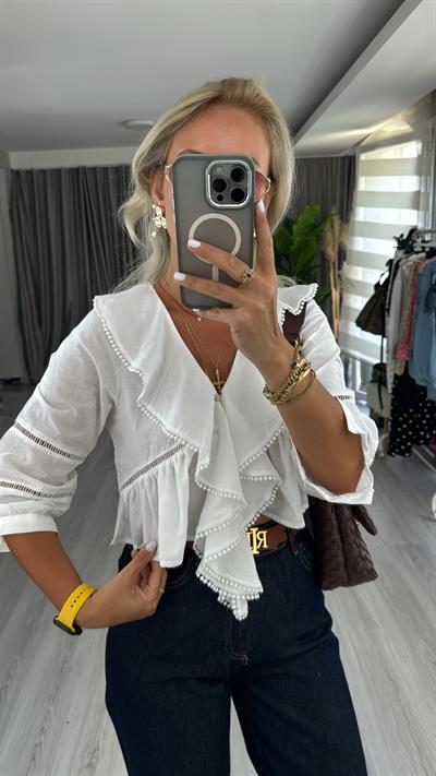 Dantel Detaylı Fırfırlı Beyaz Gömlek