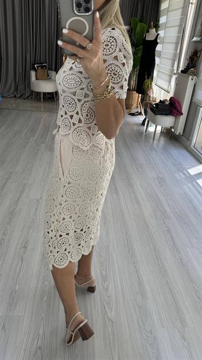 DANTEL İŞLEMELİ ASTARLI, BELİ LASTİKLİ NATUREL ETEK