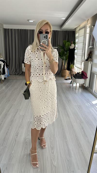 DANTEL İŞLEMELİ ASTARLI, BELİ LASTİKLİ NATUREL ETEK