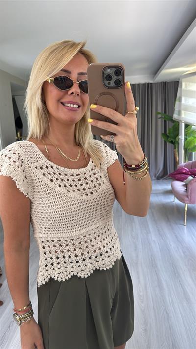 Dantel İşlemeli Çapraz Sırt Detaylı Naturel Bluz