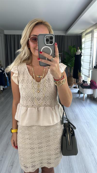 DANTEL İŞLEMELİ, KOLU VE ETEK UCU FIRFIRLI PAMUK KETEN BLUZ