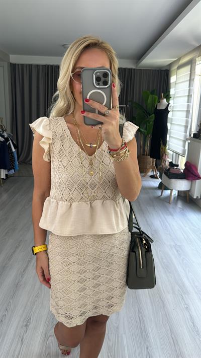 DANTEL İŞLEMELİ, KOLU VE ETEK UCU FIRFIRLI PAMUK KETEN BLUZ