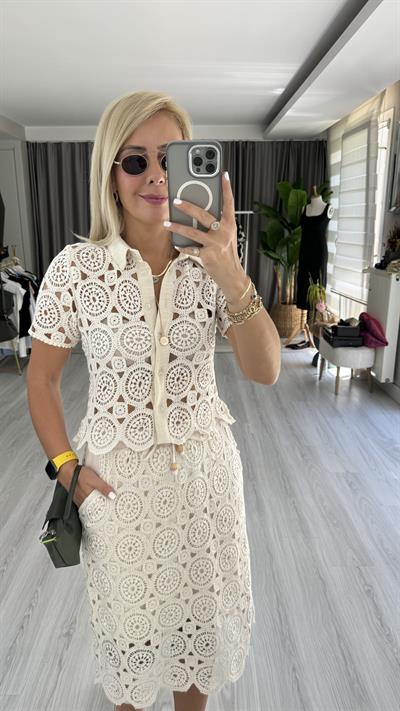 DANTEL İŞLEMELİ NATUREL GÖMLEK