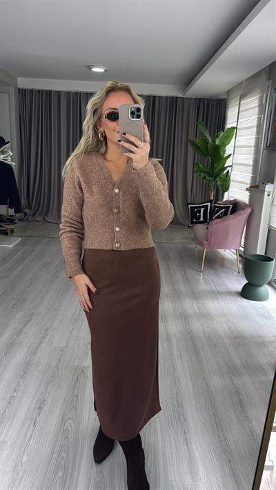 Dekoratif Gold Düğmeli Koyu Bej Triko Hırka