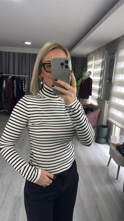 Dilvin Balıkçı Yaka Ekru Siyah Çizgili Triko